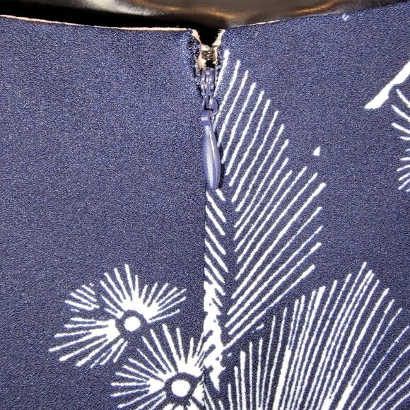 Sandra Darren Navy Floral sleeveless sheath dress size 18w - Picture 5 of 7